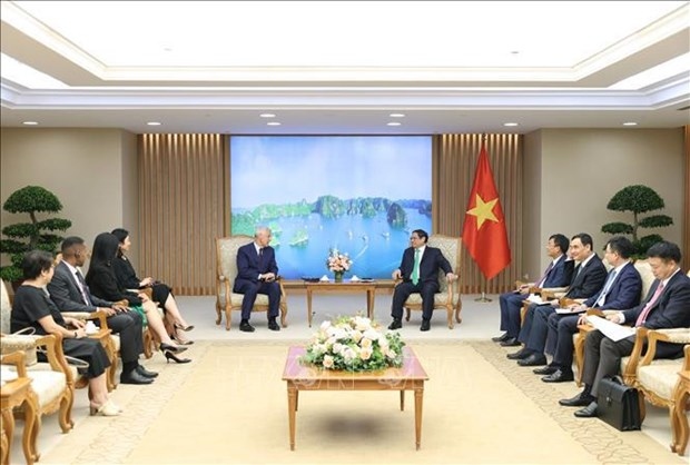 Vietnam promises to facilitate Standard Chartered’s operations: PM
